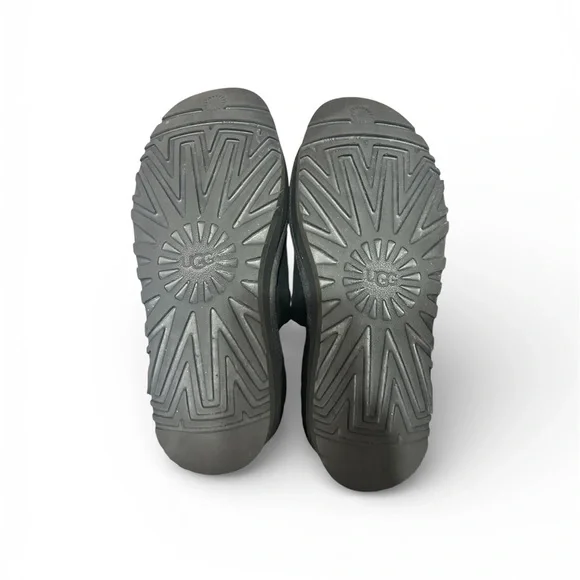 UGG Women’s Classic Mini Platform Boots - Black - Picture 4 of 5